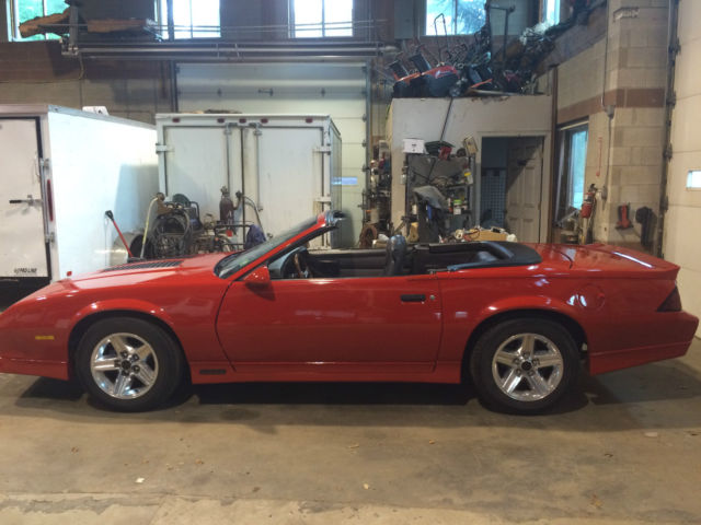 1988 chevrolet camaro iroc z28 5 speed convertible! power everything! nice!!