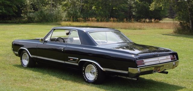 award winning 1965 oldsmobile 442, 400 c.i., hurst 4 speed, show quality paint!