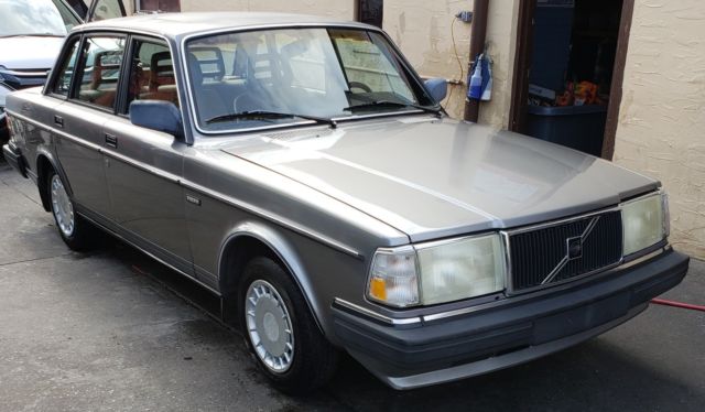l@@k 1990 volvo 240 dl sedan