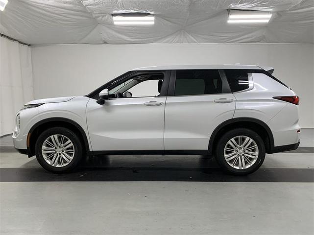 2022 mitsubishi outlander es