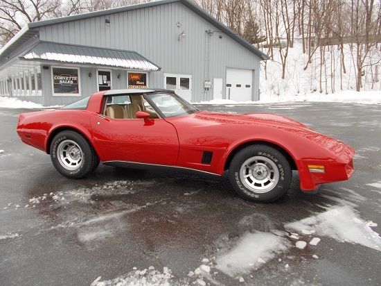 1980 red corvette coupe