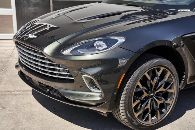 2022 aston martin dbx base