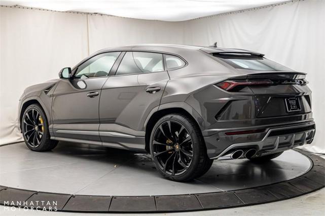 2022 lamborghini urus base