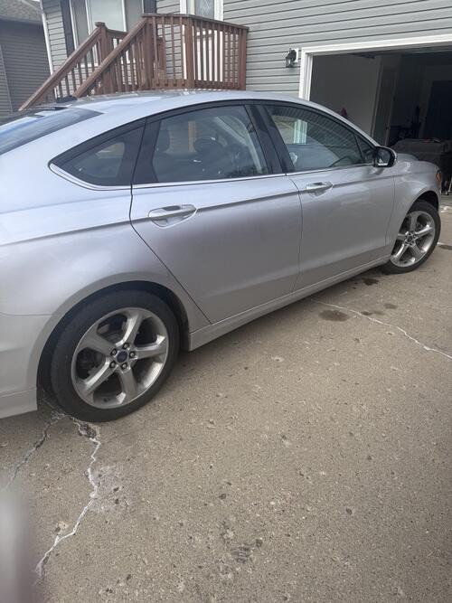 great first car! 2013 ford fusion se ecoboost. brand new wheels along with a