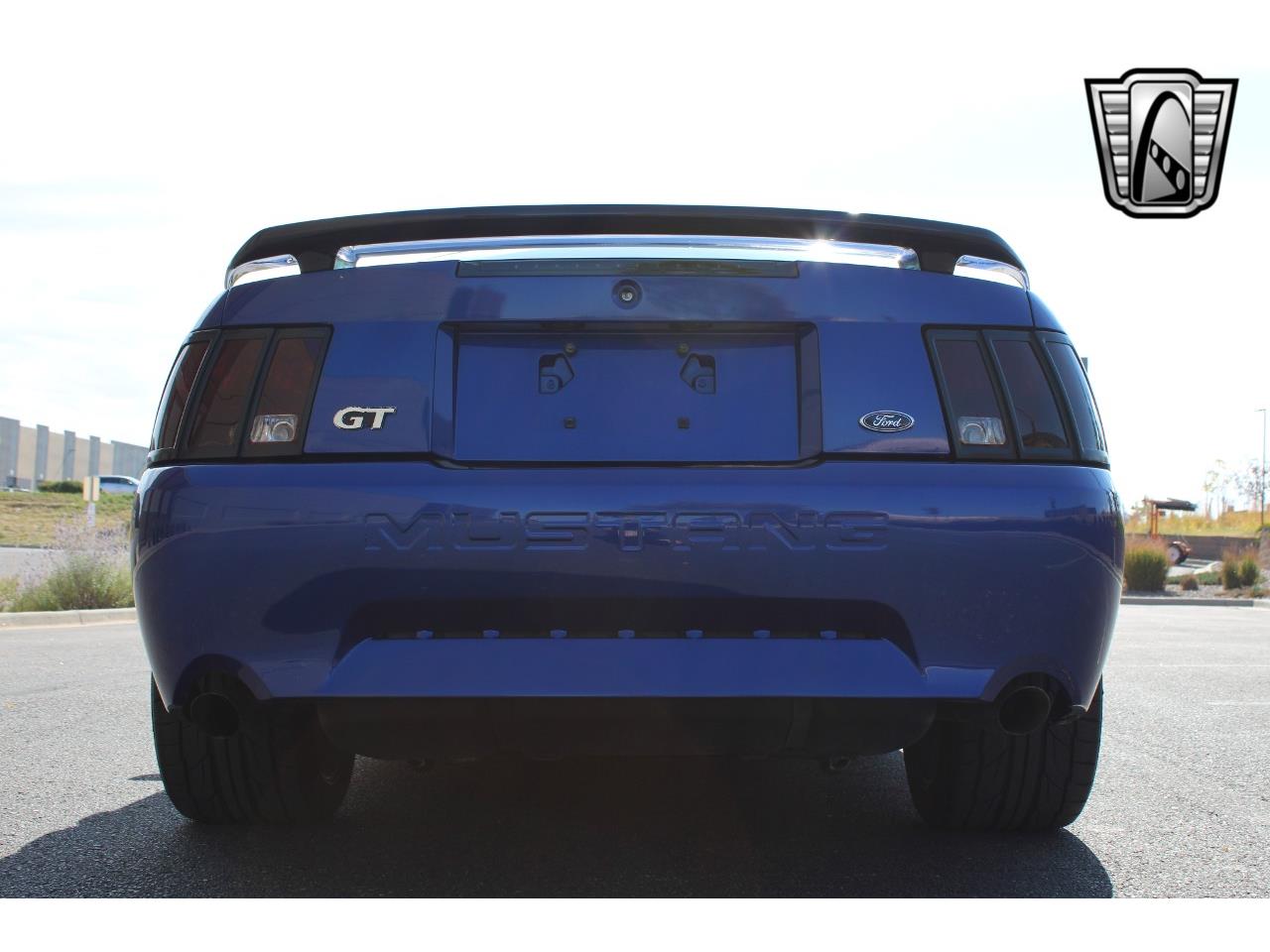 2003 ford mustang