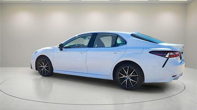 2022 toyota camry se
