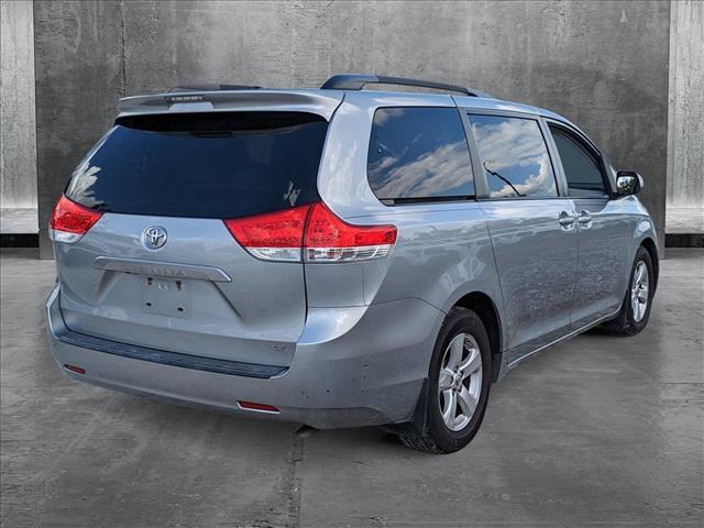 2014 toyota sienna le