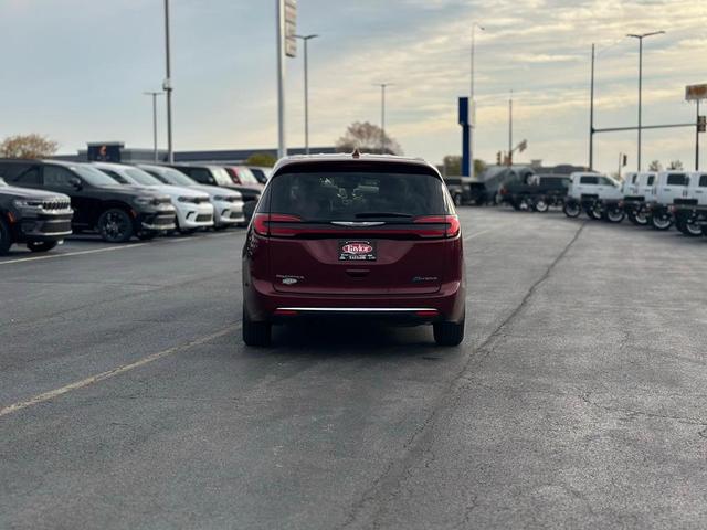 2022 chrysler pacifica hybrid touring l