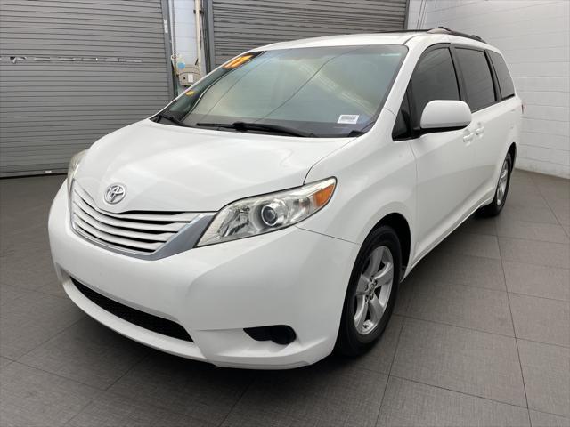 2017 toyota sienna le