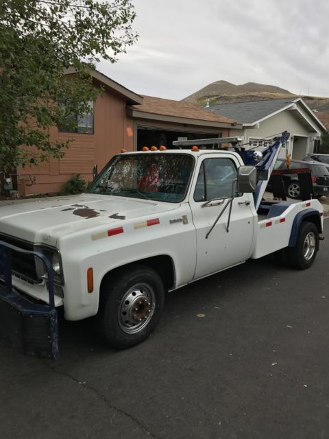 chevrolet/holmes wrecker tow truck