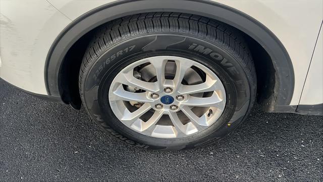 2020 ford escape se