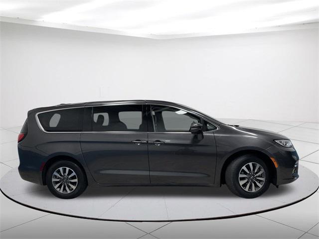 2022 chrysler pacifica hybrid touring l