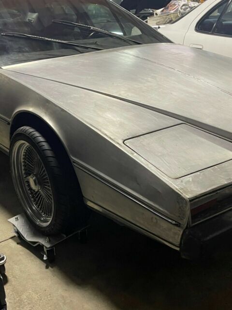 1985 aston martin lagonda sedan white rwd automatic white piping on interior