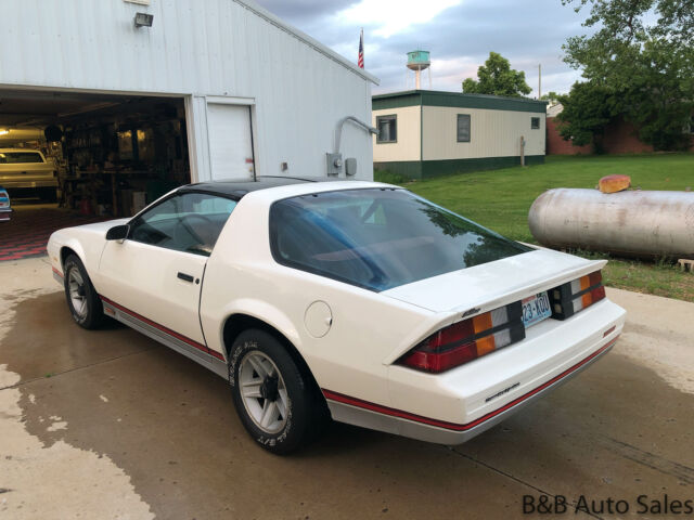 1982 chevrolet camaro z28 27798 miles white coupe 8 cyl, automatic