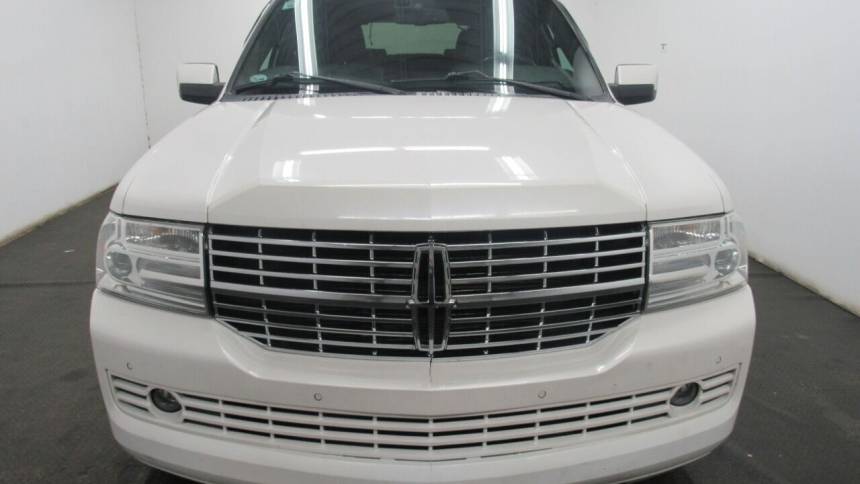 2014 lincoln navigator base