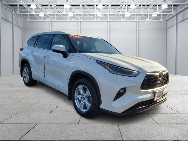 2021 toyota highlander le