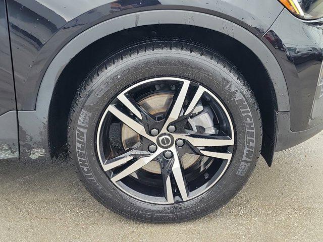 2023 volvo xc40 b5 plus bright theme