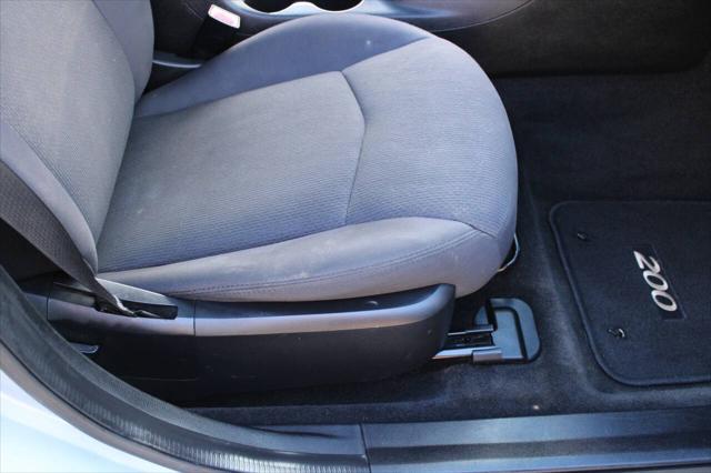 2012 chrysler 200 touring