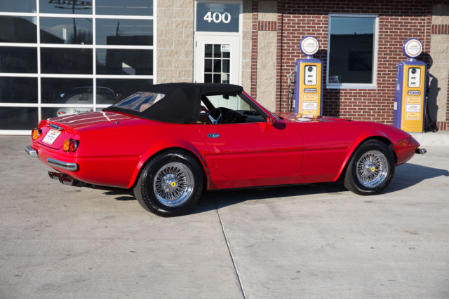 convertible,classic,rare,red,head turner,fast,automatic,a/c,power windows
