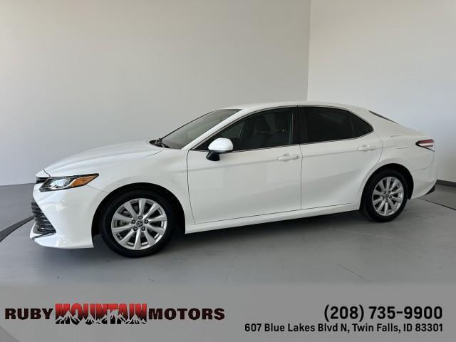 2020 toyota camry le