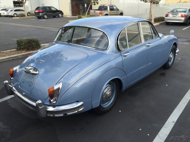 1961 jaguar mk2 3.8 liter 4-door sports saloon. 4-speed with overdrive. ac