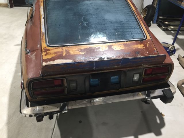 all original datsun 260z, runs with round top su carb conversion