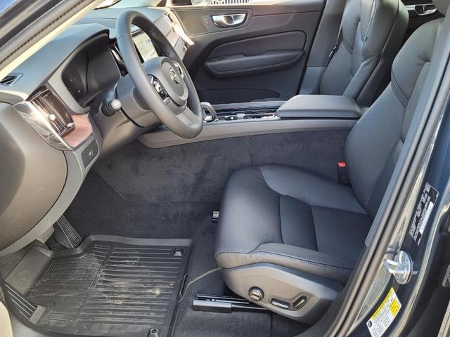 2024 volvo xc60 b5 plus dark theme