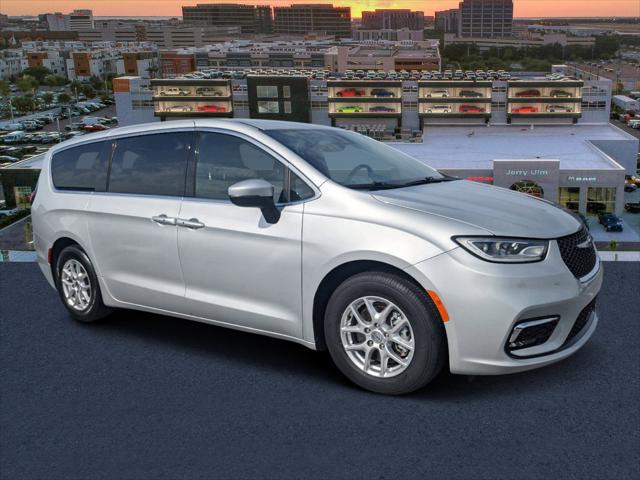 2023 chrysler pacifica touring