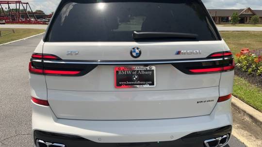 2025 BMW X7 m60i