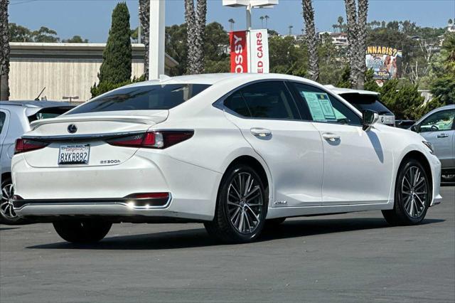 2022 lexus es 300h base