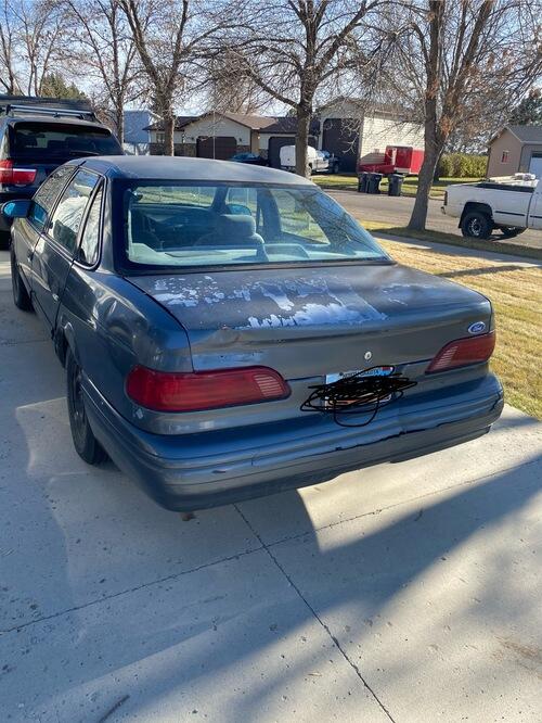 1993 ford taurus. odometer not working. bought it as a commuter car. has rust on