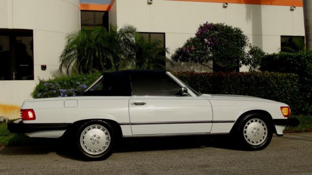 1989 mercedes benz 560sl roadster both tops in very nice condition inside an out