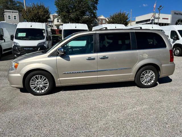 2015 chrysler town & country touring-l