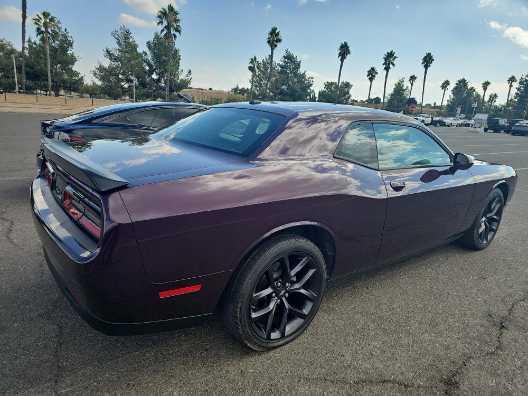2022 dodge challenger sxt