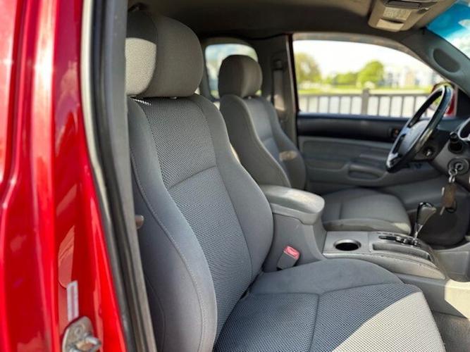 2005 toyota tacoma access cab 4x4 pickup in aurora, illinois