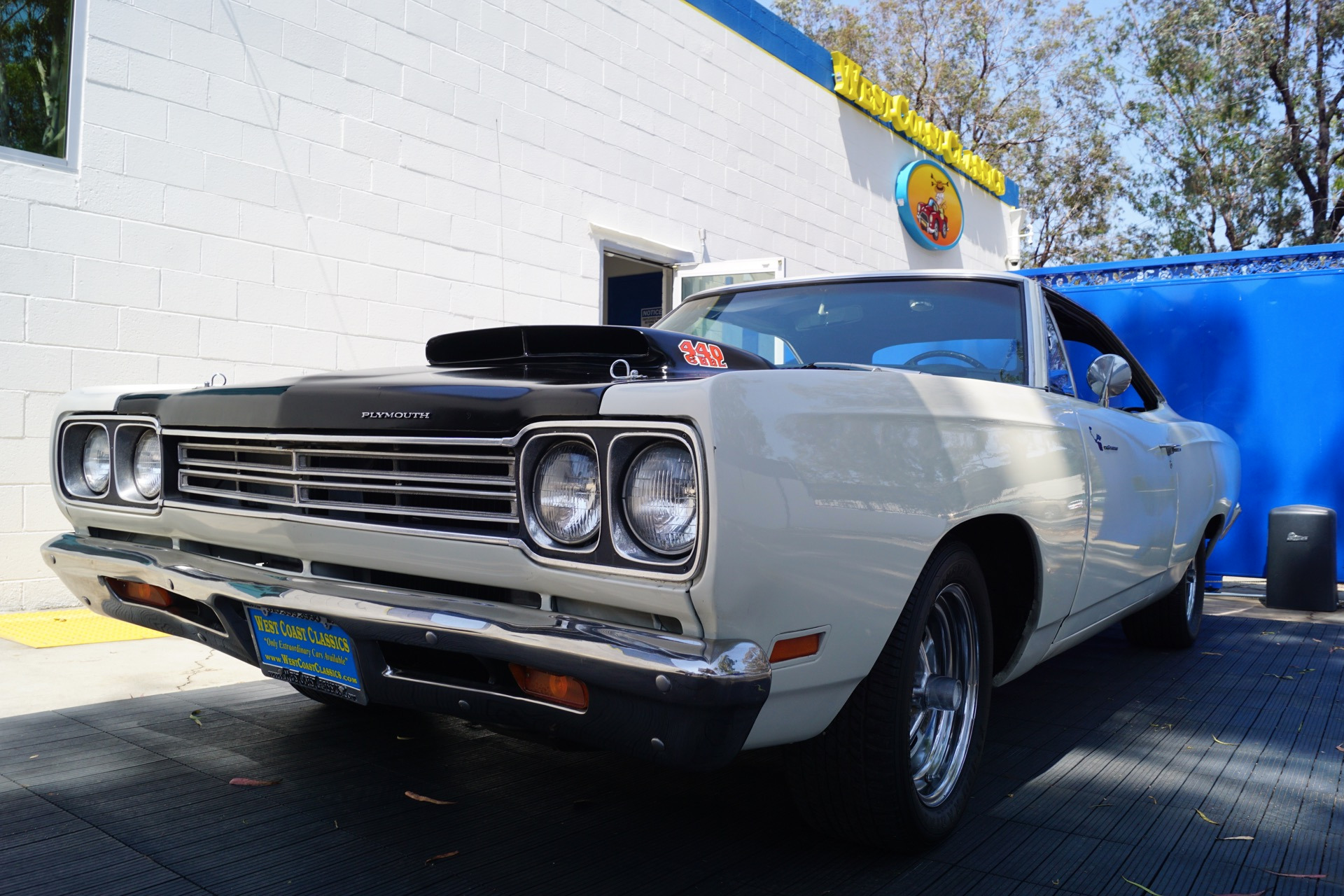 0 440/390hp 3x2v 6 pack v8 automatic2 door hardtop