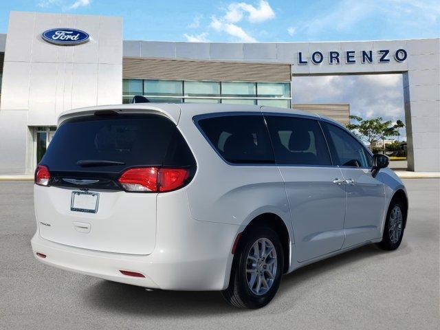 2023 chrysler voyager lx