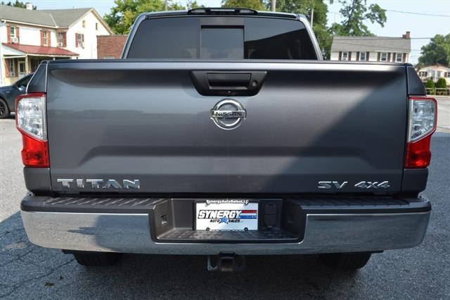 2018 nissan titan sv