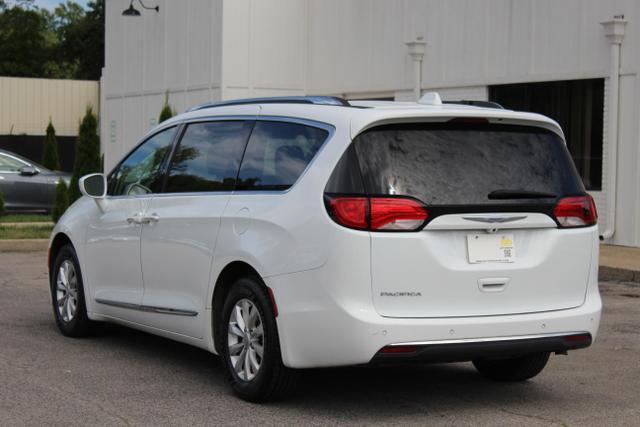 2018 chrysler pacifica touring-l