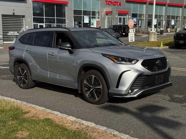 2022 toyota highlander xse