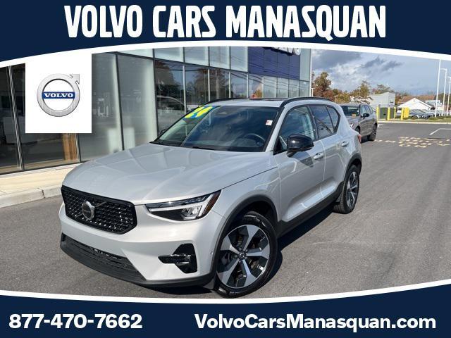 2024 volvo xc40 b5 plus dark theme