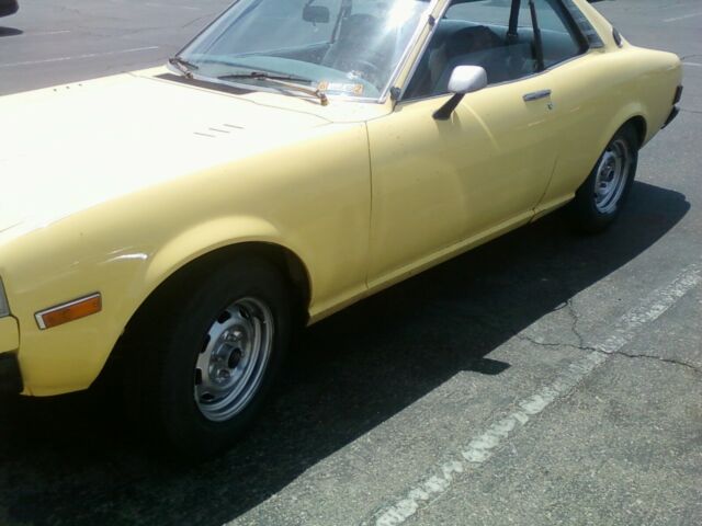 1977 toyota celica gt coupe, project car, plus two 20r engines and many parts