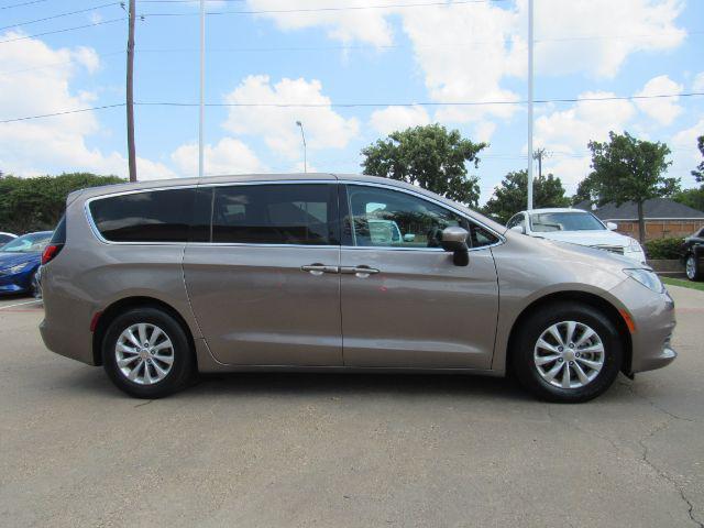 2017 chrysler pacifica touring