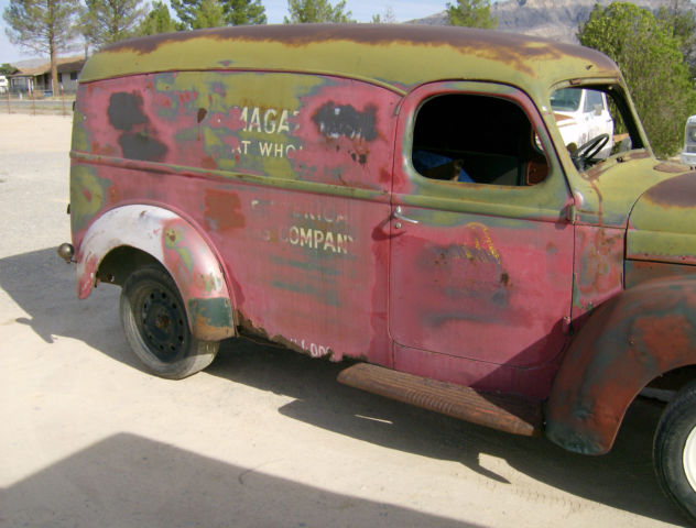 1947 international panel truck clear title has rust and dents and needs work