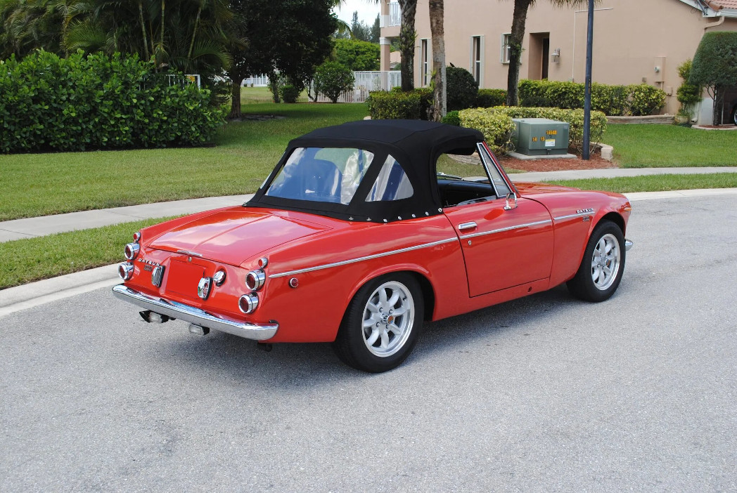 datsun 2000
