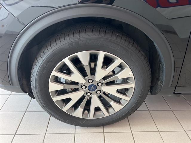 2022 ford escape titanium