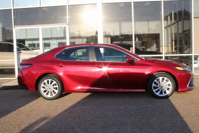 2021 toyota camry le