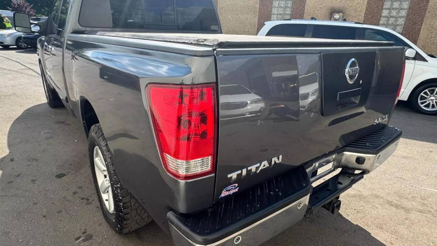 2010 nissan titan