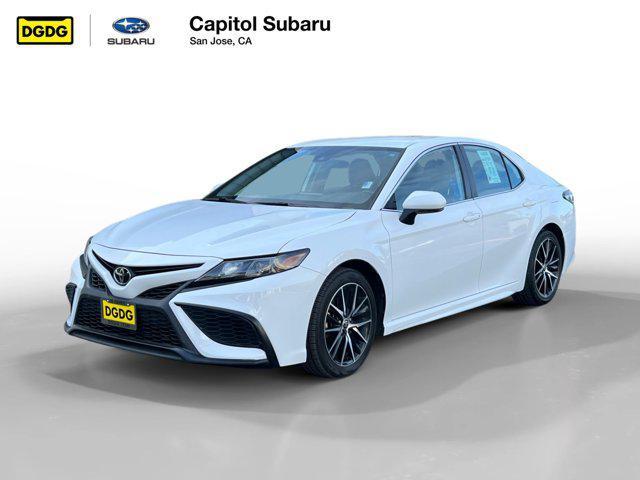 2022 toyota camry se