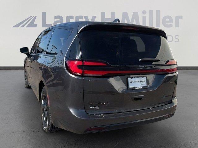 2022 chrysler pacifica hybrid touring l